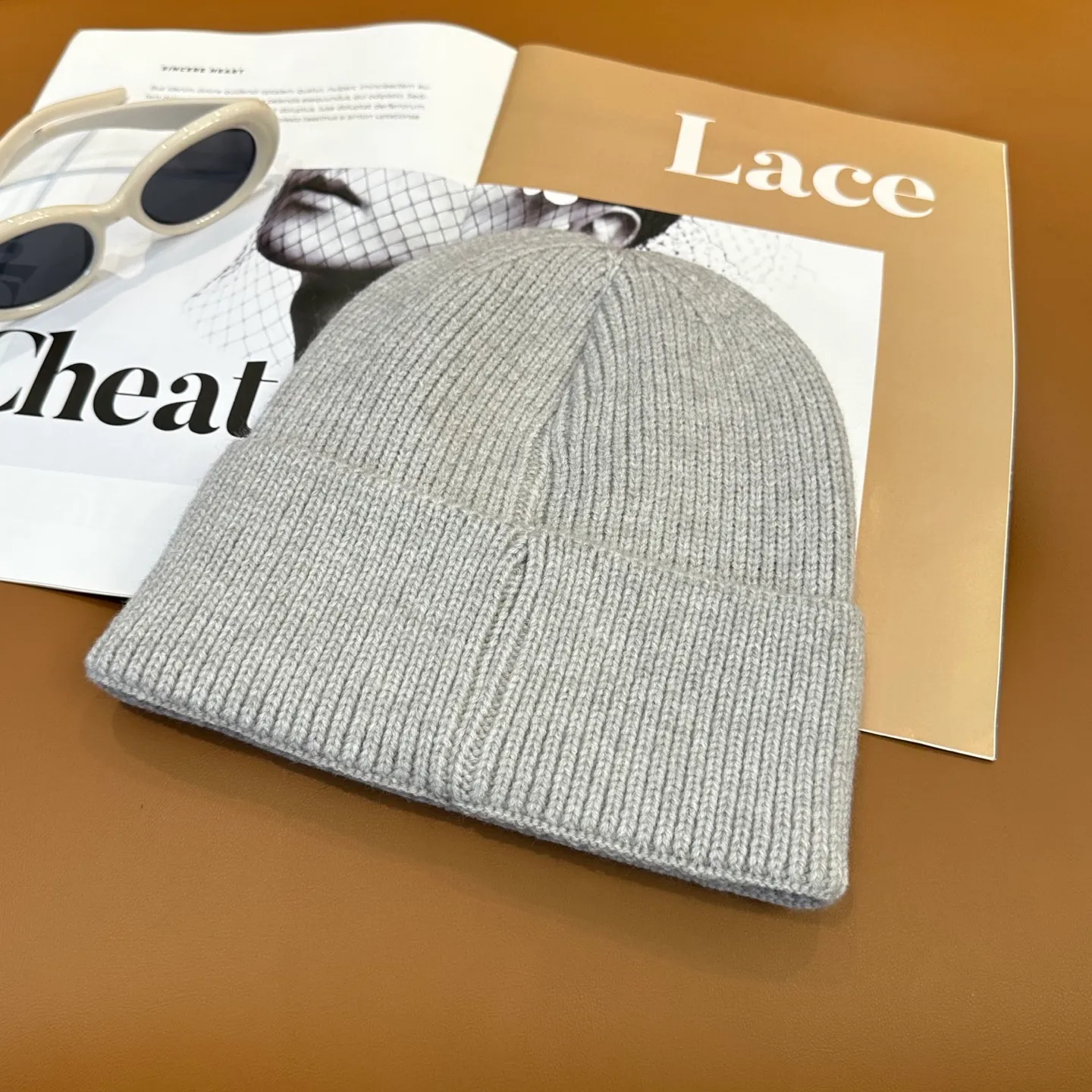P70 🤍Chrome hearts new autumn and winter cross knitted hat🧶 One of the must-have hats in autumn and winter~ It really looks good on whoever wears it~, it is also a perfect match in black and white and gray in autumn~